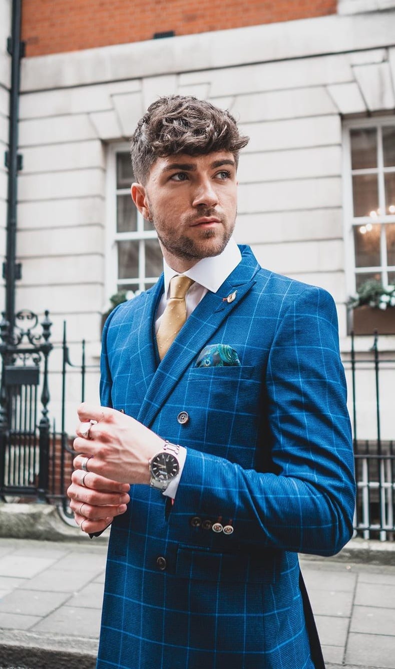 Dark Blue- Colors that look good on light skin tone Dark Blue- Colors that look good on light skin tone