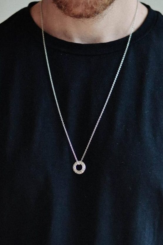 Silver neck accessories for light skin tone Silver neck accessories for light skin tone