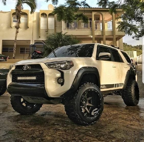 ASTONISHING WHITE TOYOTA SUV ASTONISHING WHITE TOYOTA SUV