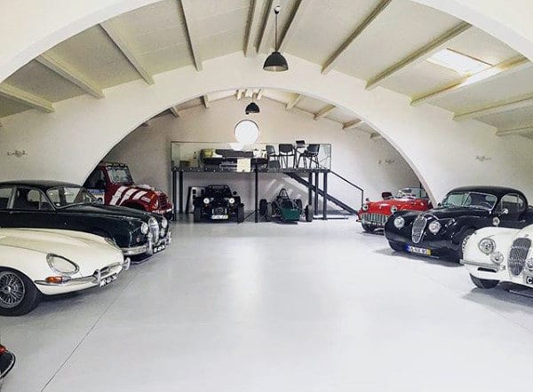 GARAGE FOR CLASSIC CARS GARAGE FOR CLASSIC CARS