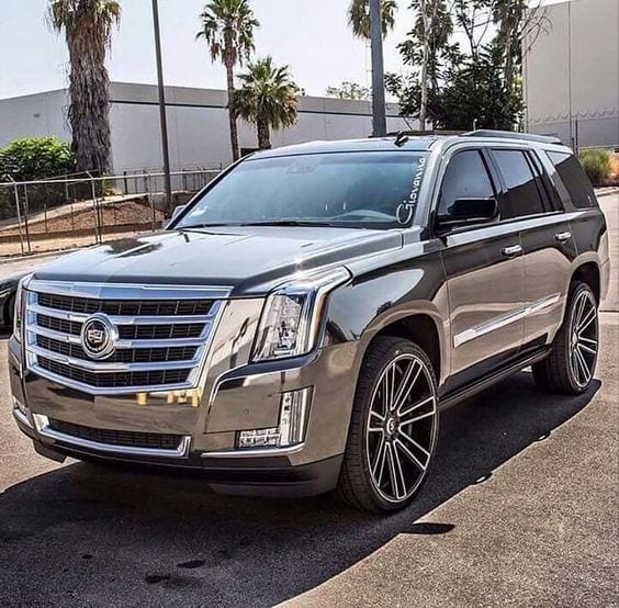SILVER CHROME CADILLAC ESCALADE SUV SILVER CHROME CADILLAC ESCALADE SUV