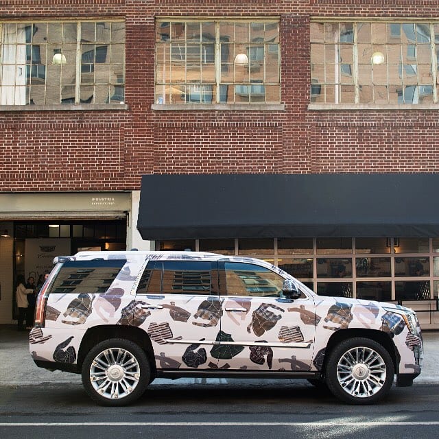 WHITE MATTE CADILLAC SUV WHITE MATTE CADILLAC SUV