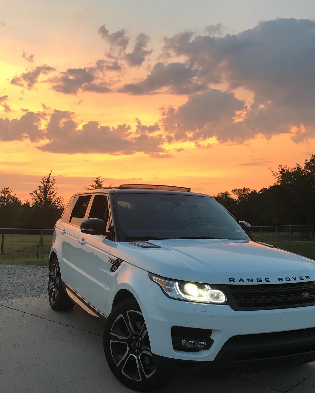 WHITE RANGE ROVER WHITE RANGE ROVER