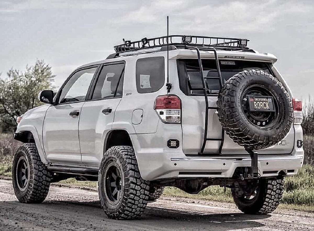 WHITE TOYOTA SUV WHITE TOYOTA SUV