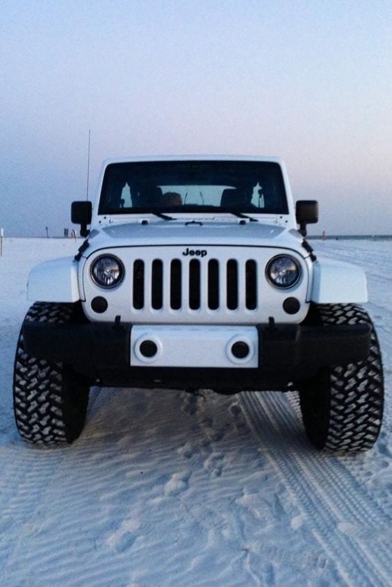JEEP DESERT WHITE CAR JEEP DESERT WHITE CAR