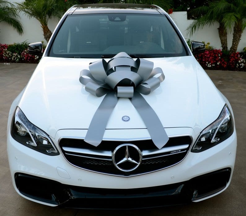 Mercedes Benz With Bow Mercedes Benz With Bow