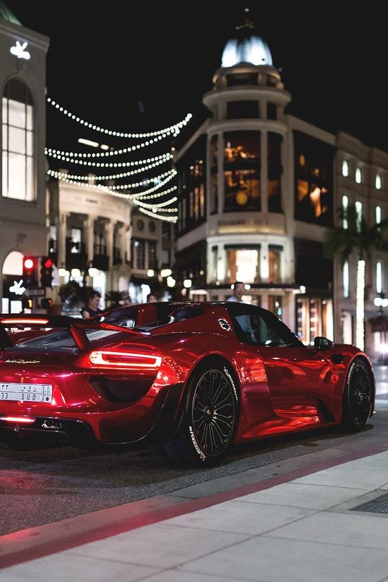 Porsche 918 spyder RED IN CITY Porsche 918 spyder RED IN CITY
