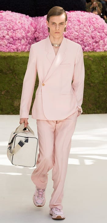 Full Pink suit,white bag,pink shoes Full Pink suit,white bag,pink shoes