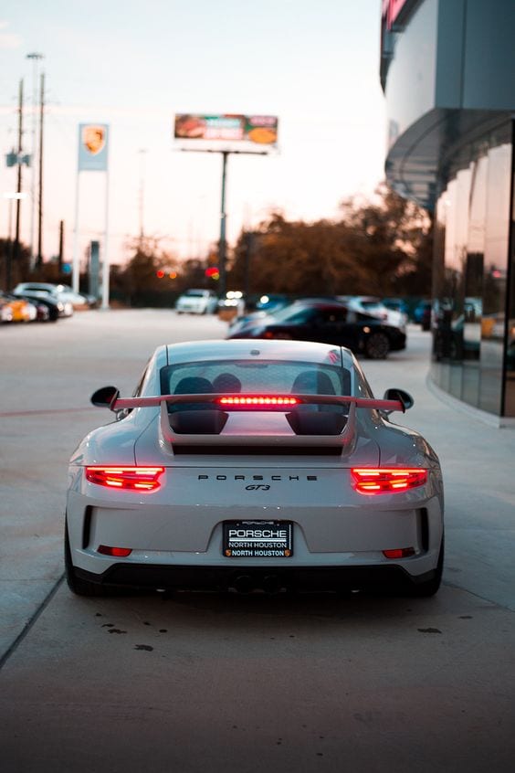 PORSCHE GT3 WHITE BACK VIEW PORSCHE GT3 WHITE BACK VIEW
