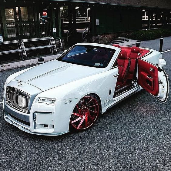 ROLLS ROYCE WHITE AND RED SEAT ROLLS ROYCE WHITE AND RED SEAT