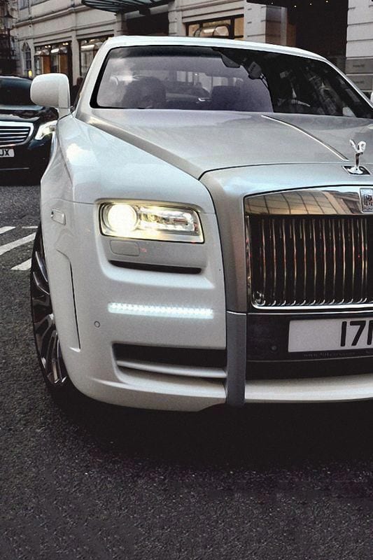 ROLLS ROYCE WHITE CITY LUXURY ROLLS ROYCE WHITE CITY LUXURY