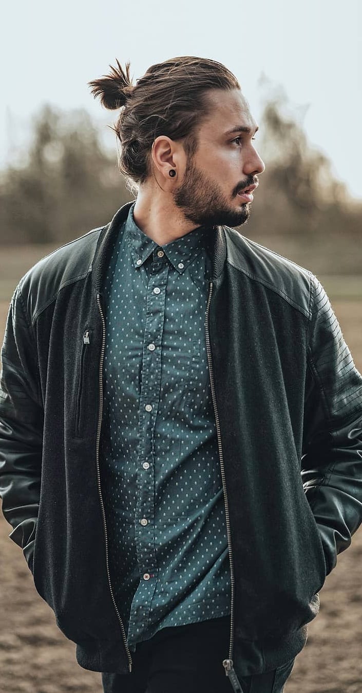 Short Ponytail Hairstyle for Men with Long Hair Short Ponytail Hairstyle for Men with Long Hair
