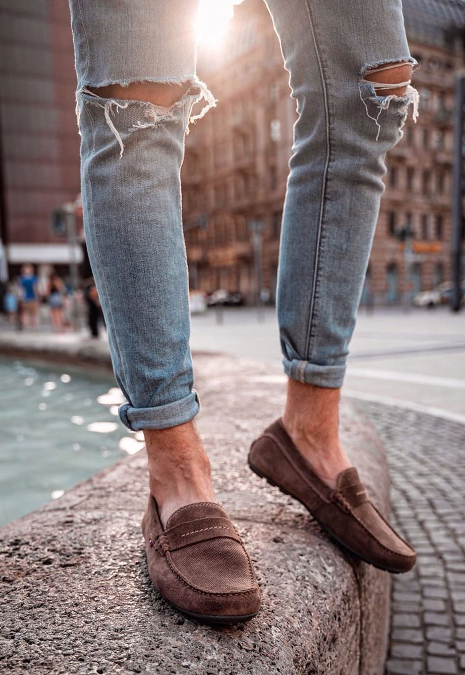 Ripped Denims- What Not To Wear to An Interview Ripped Denims- What Not To Wear to An Interview