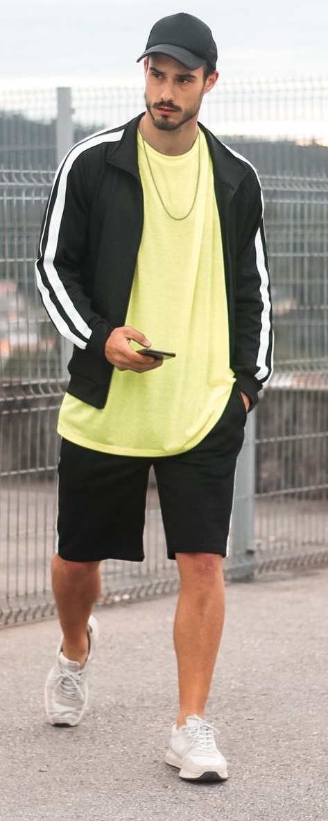 How to rock a plain tee outfit How to rock a plain tee outfit