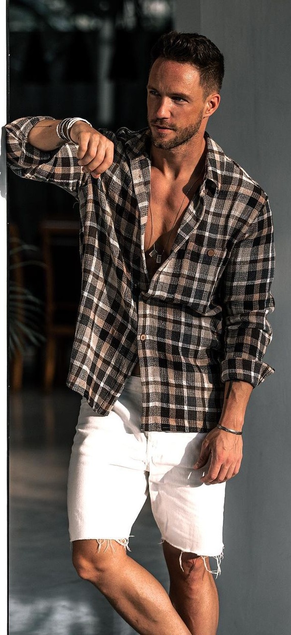 Striped Shirt and Denim Shorts Outfit to try this summer Striped Shirt and Denim Shorts Outfit to try this summer