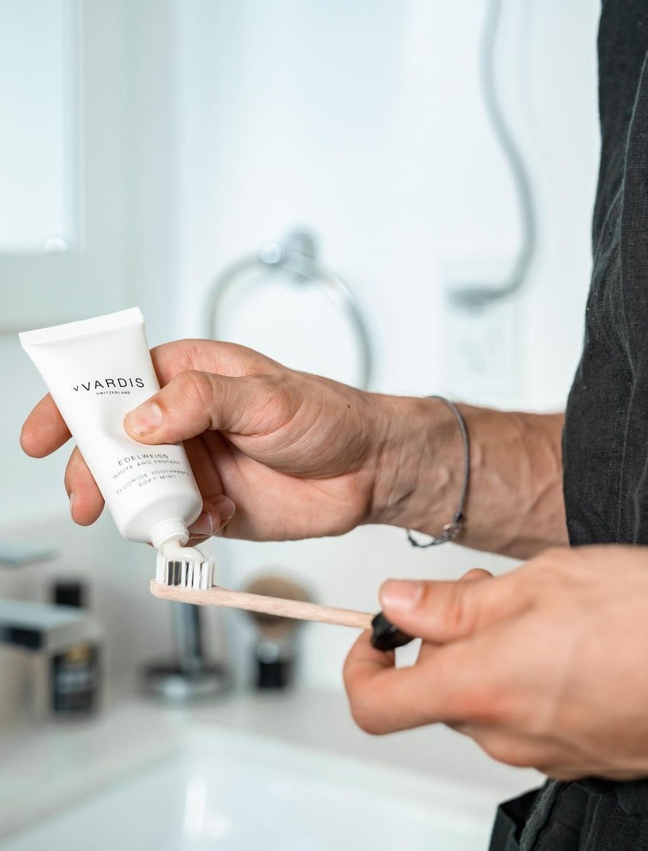 Brush and Floss Your Teeth Daily- Best Grooming Tips Brush and Floss Your Teeth Daily- Best Grooming Tips