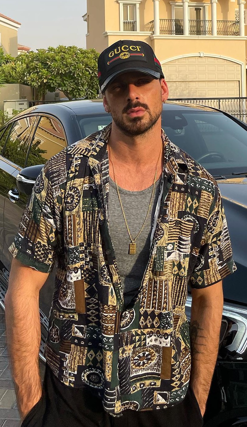 Outfits Styled with Hats & Caps ; Glares, bracelet, shoes. jeans - Best fashion trends for men Outfits Styled with Hats & Caps ; Glares, bracelet, shoes. jeans - Best fashion trends for men