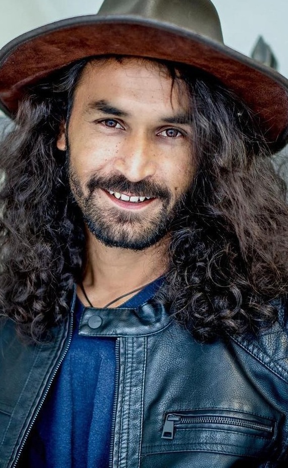 Curled Hair for a fas- Hairstyle ideas for Men with long hair. Curled Hair for a fas- Hairstyle ideas for Men with long hair.
