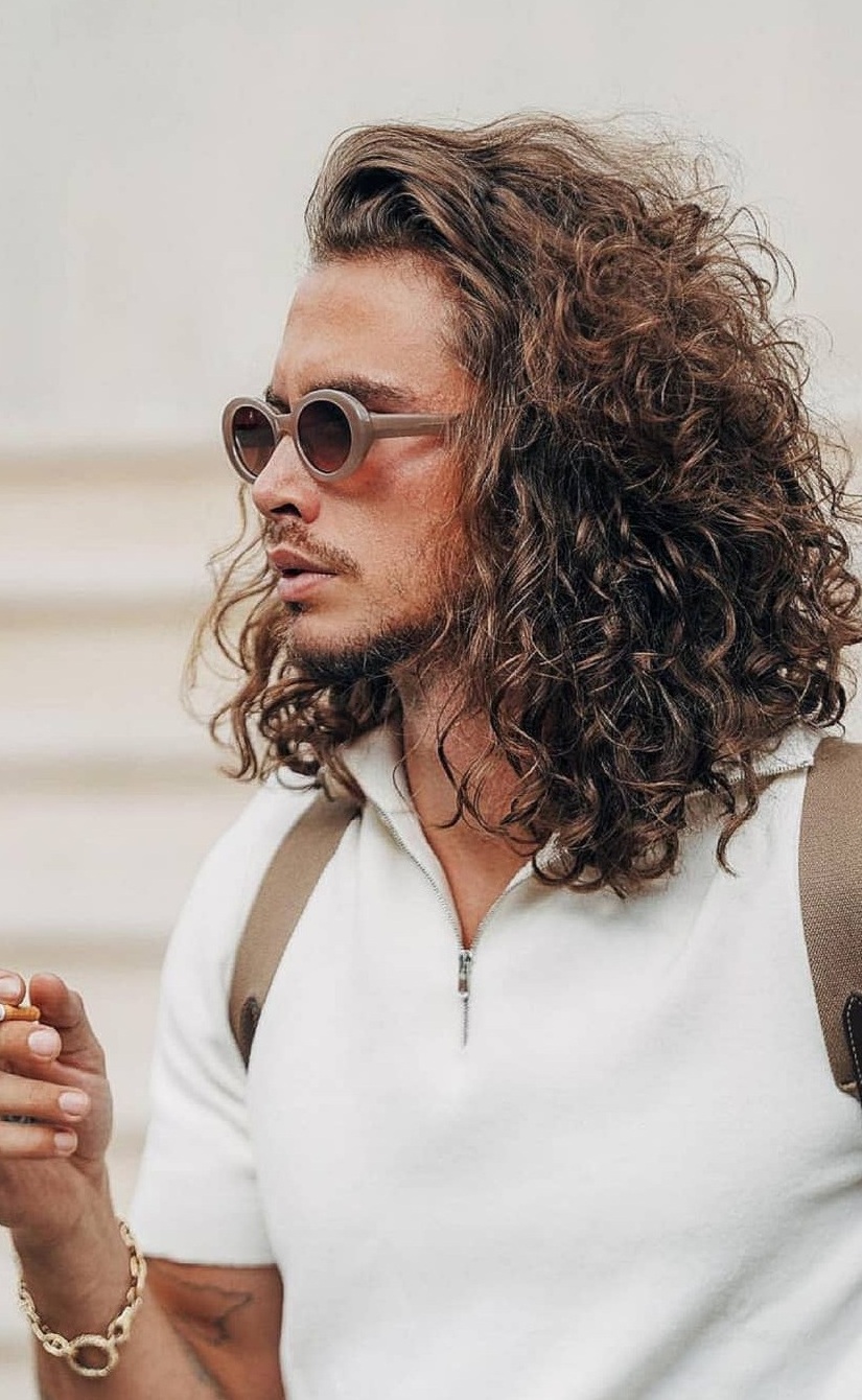 Curled Hair for a fas- Hairstyle ideas for Men with long hair Curled Hair for a fas- Hairstyle ideas for Men with long hair