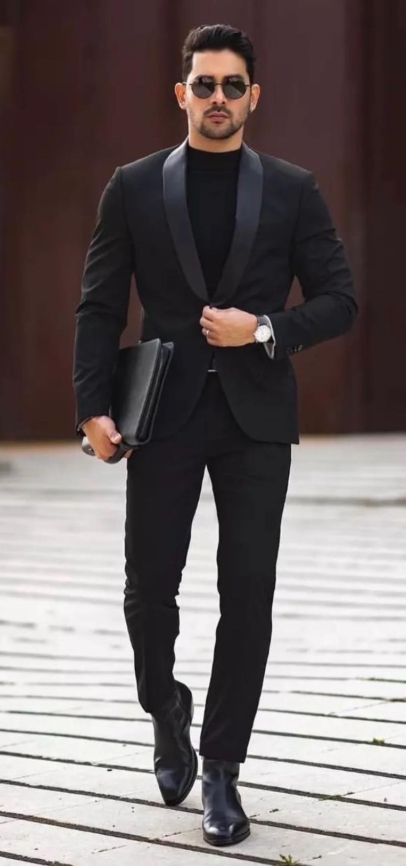 Own a suit to create a stand out style. - Mens Styling tips Own a suit to create a stand out style. - Mens Styling tips