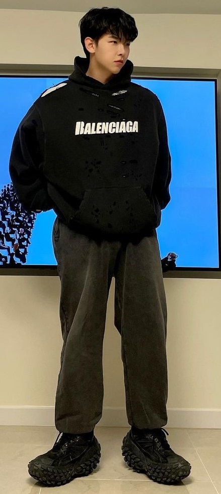 Balenciaga Oversized Hoodies with a grey pants being one of the must have products to own Balenciaga Oversized Hoodies with a grey pants being one of the must have products to own