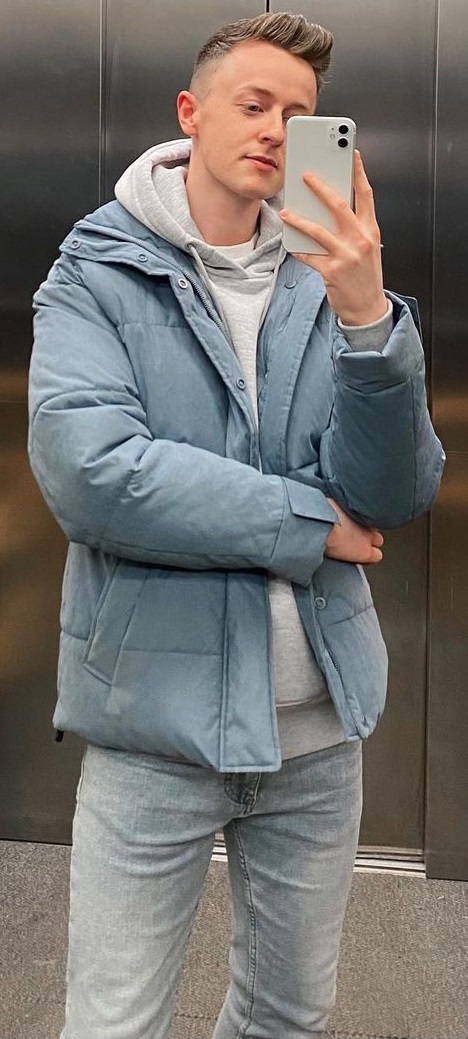 Hooded Puffer Jacket in blue color Hooded Puffer Jacket in blue color