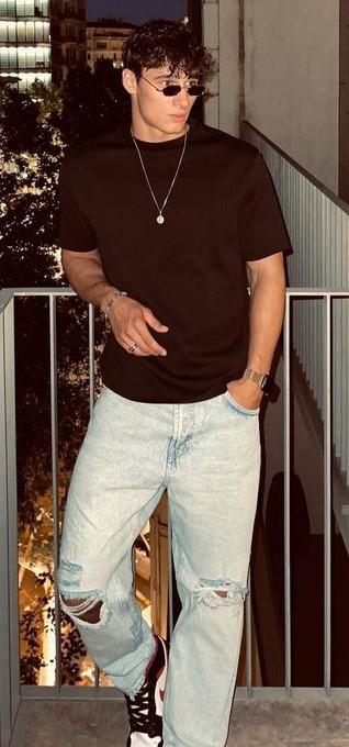 Date Outfit With T-Shirt and Jean Date Outfit With T-Shirt and Jean