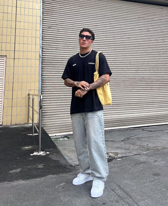 Baggy Jeans With Casual T-Shirt Baggy Jeans With Casual T-Shirt