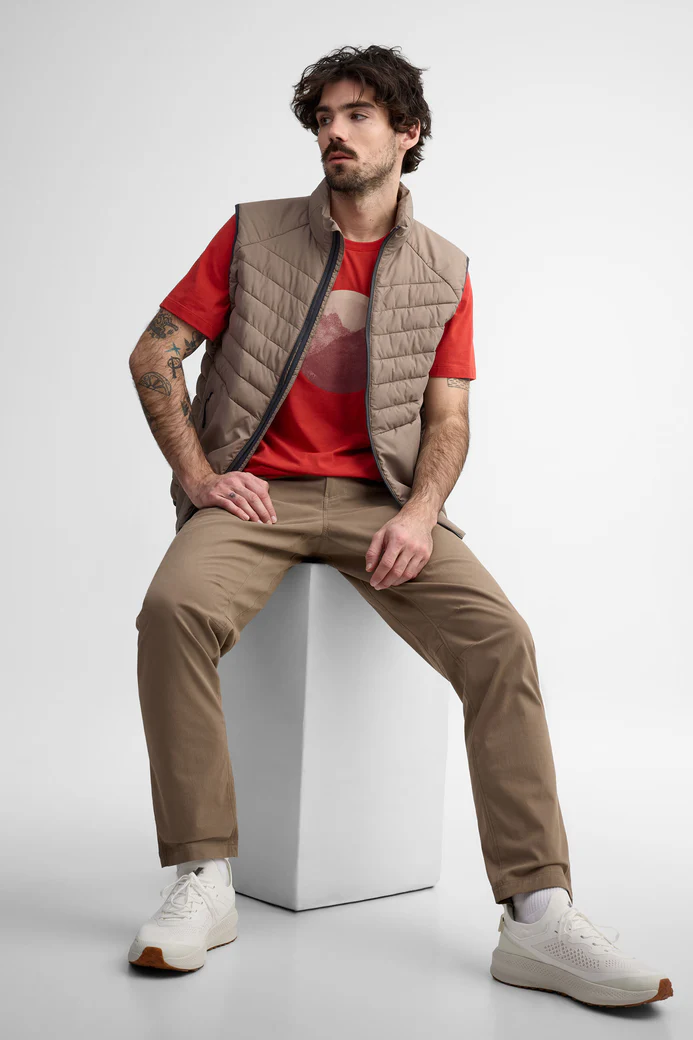 Vest Jacket With T-shirt and Jeans Outfits Vest Jacket With T-shirt and Jeans Outfits